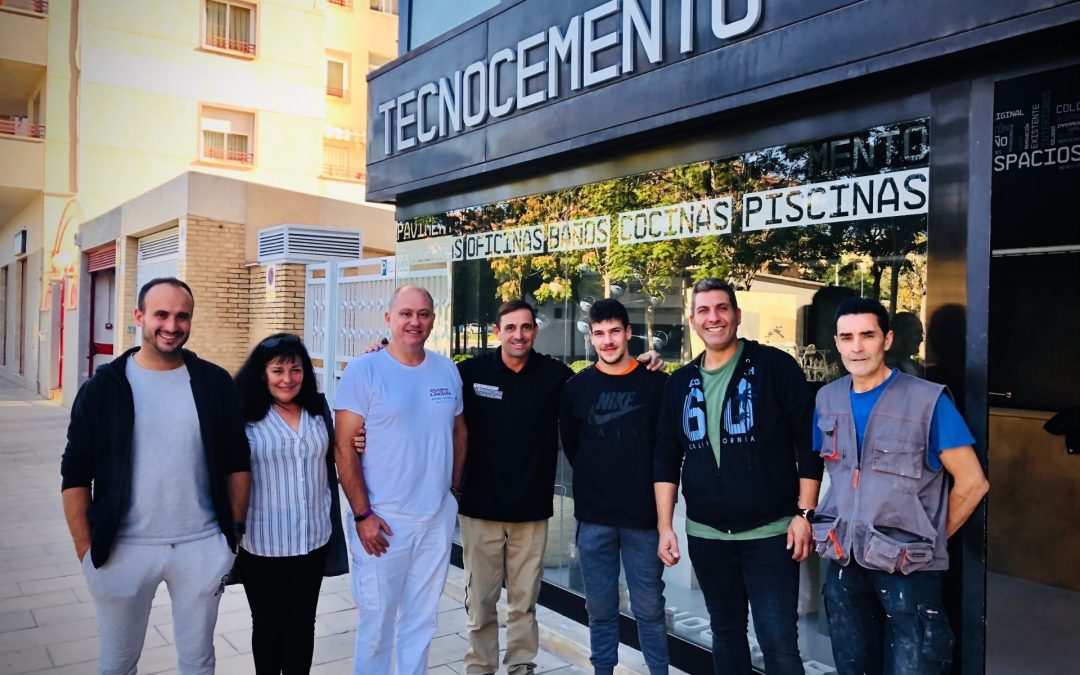 Aplicadores reunidos junto al equipo de TECNOCEMENTO al finalizar una formación